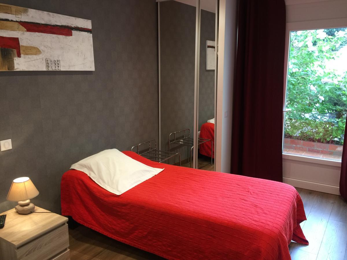 Hotel Memorial Сен-Кантен Екстериор снимка