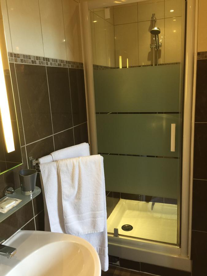 Hotel Memorial Сен-Кантен Екстериор снимка