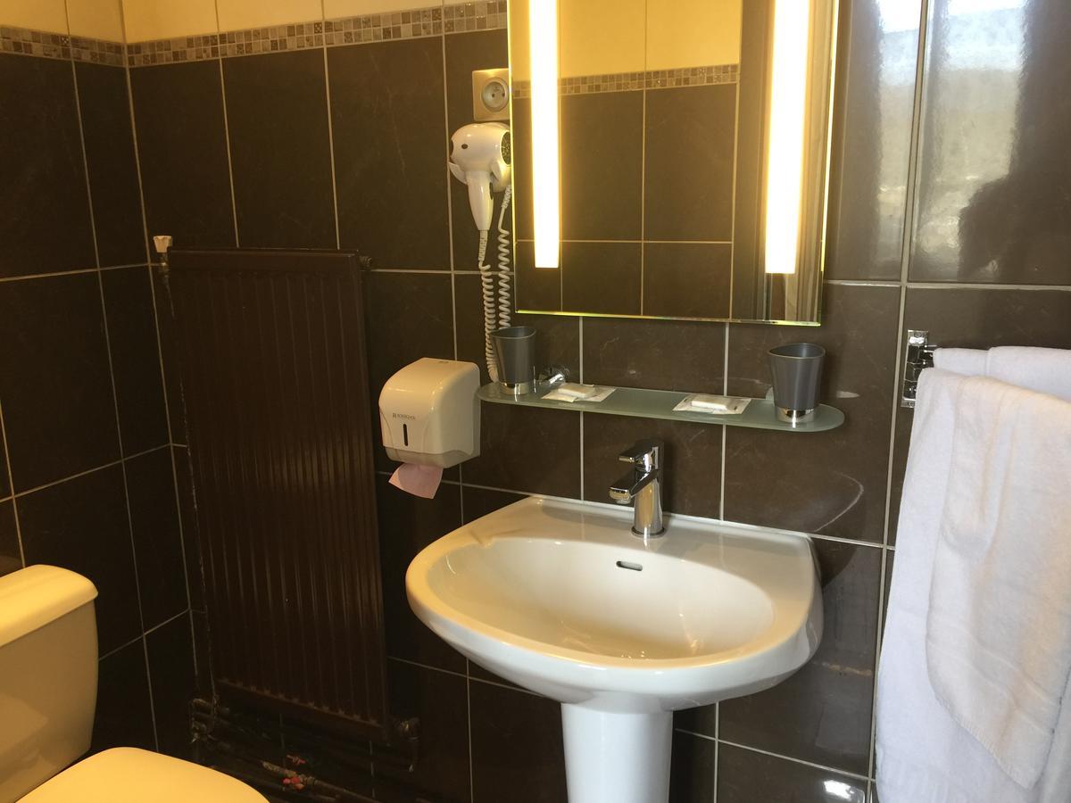 Hotel Memorial Сен-Кантен Екстериор снимка