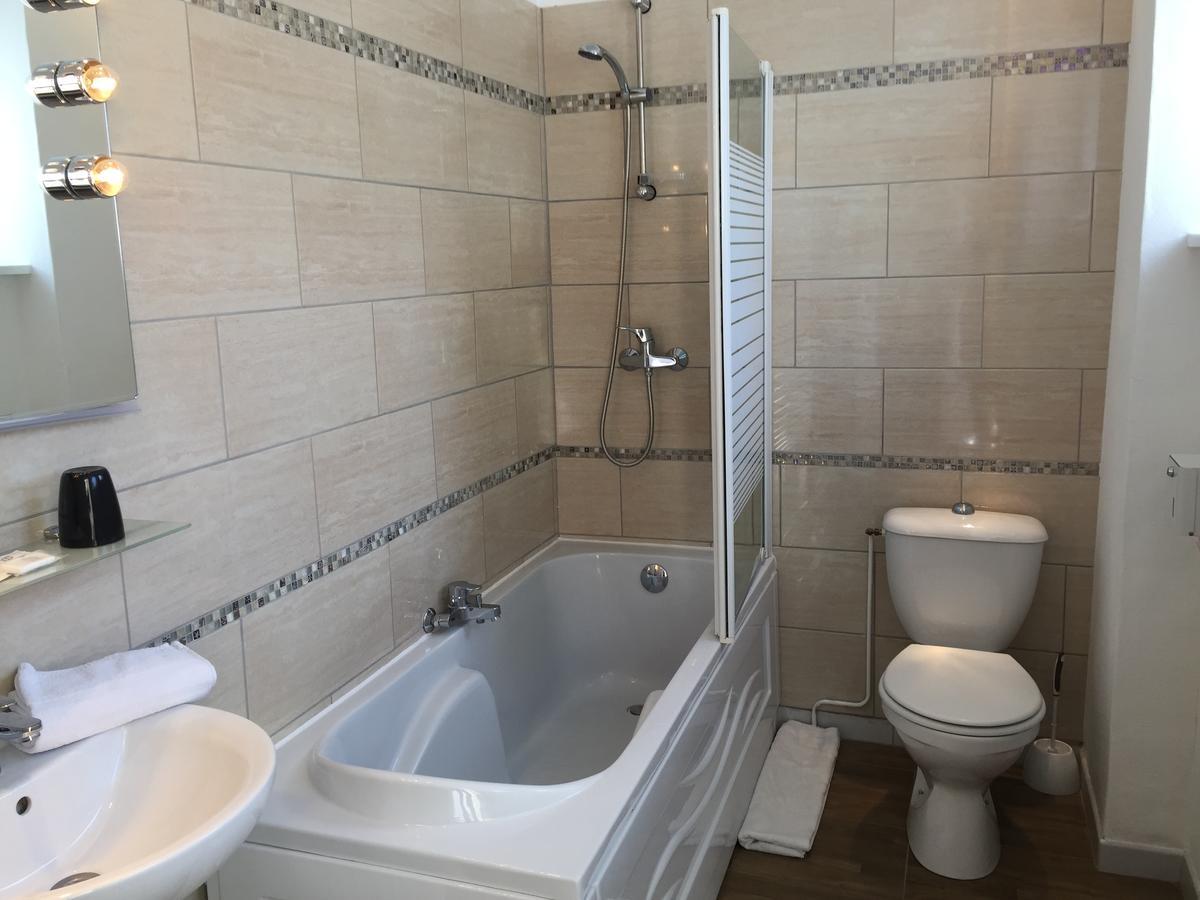 Hotel Memorial Сен-Кантен Екстериор снимка