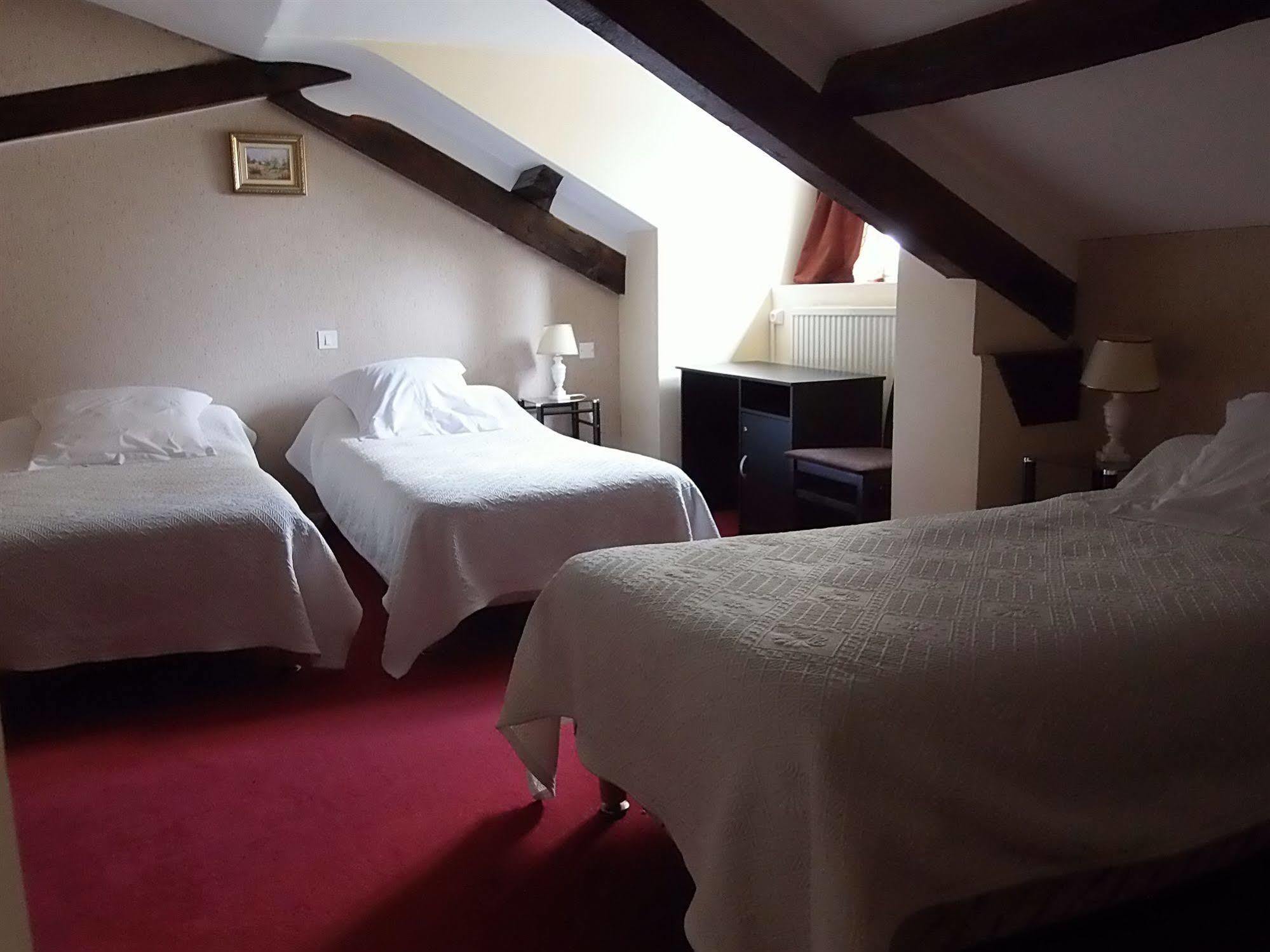 Hotel Memorial Сен-Кантен Екстериор снимка
