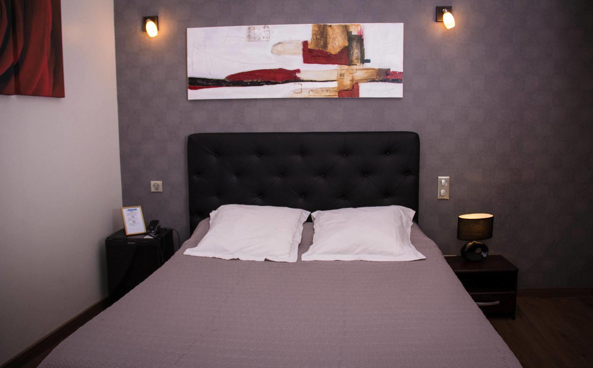 Hotel Memorial Сен-Кантен Екстериор снимка