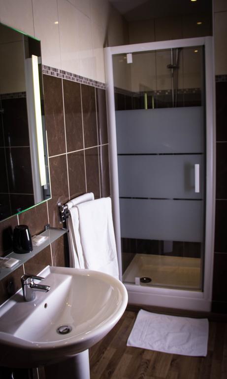 Hotel Memorial Сен-Кантен Стая снимка